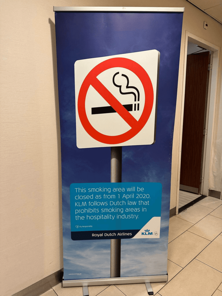 Sign stating that smoking rooms are closed at Schiphol Airport